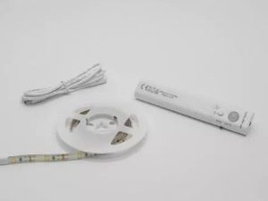 Banda LED cu senzor de miscare cu baterie 100cm alb cald 3000K Phenom Lighting