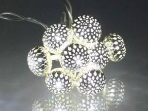 Ghirlanda electrica luminoasa decorativa cu felinar 20 LEDuri albe lumina rece cablu transparent WELL