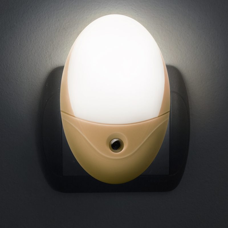 lumina-de-veghe-galbena-6x-led-6000k-lumina-alb-rece-cu-senzor-05w-230v-20281c-phenom
