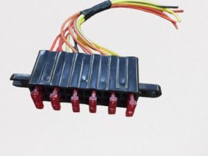Suport siguranta auto medie 20mm cutie /bloc pentru 6 sigurante 10A /incluse /cu fir